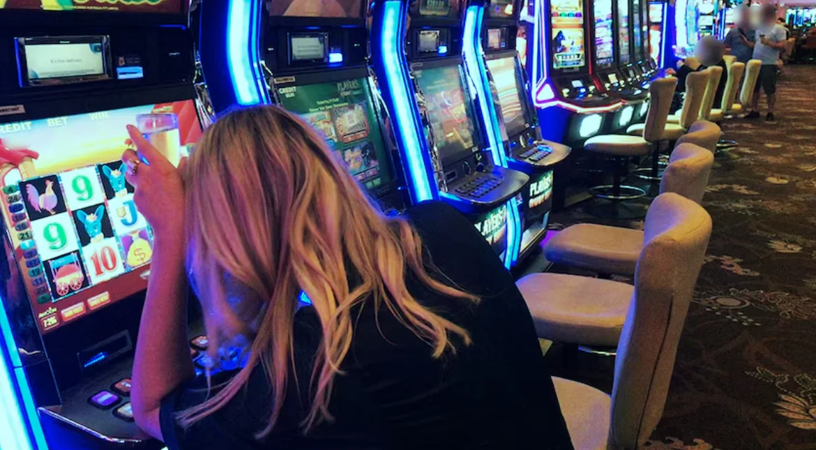 Queensland pokies urged to introduce mandatory cashless cards to reign in gambling problem 1